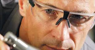 Çalışan Neden İş Güvenliği Gözlüğünü Çıkarır? (Ve Bu Sorun Nasıl Çözülür?)