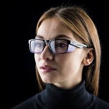 OSB’lerde Üretim Hatları İçin UNIVET 573: Metal İçermeyen, Yan Siperlikli Koruyucu Gözlük